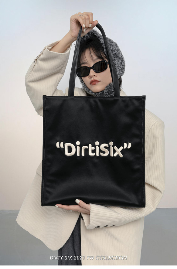 亮亮黑色 dirtisix 哎呀拼錯包 絲光凸凸繡字托特包 通勤購物袋 第1張的照片