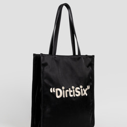 亮亮黑色 dirtisix 哎呀拼錯包 絲光凸凸繡字托特包 通勤購物袋 第11張的照片