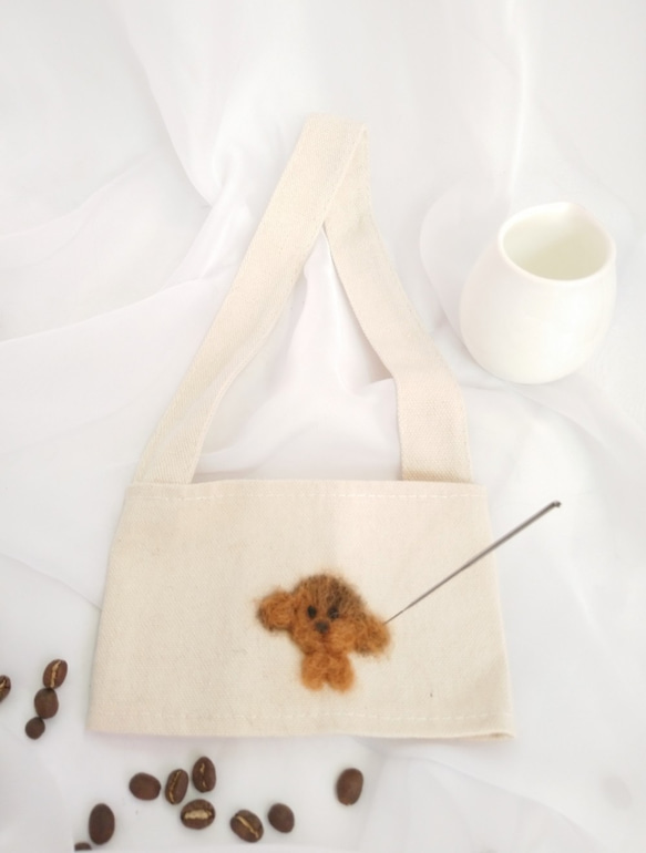 羊毛氈刺繡設計款環保飲料袋-狗兒系列-貴賓犬（咖啡色） 第3張的照片