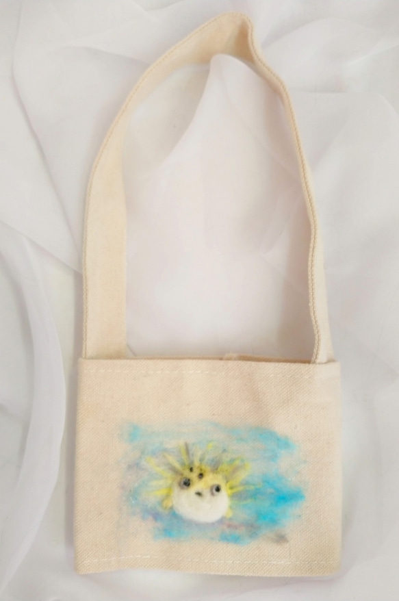 羊毛氈手作刺繡畫設計款環保飲料袋～氣噗噗河豚 第1張的照片