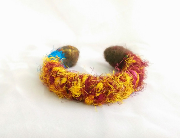 羊毛氈&Sari thread的美麗相遇-異國風/民族風手環（可微調式） 第4張的照片