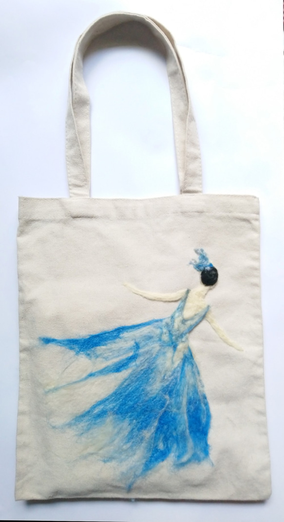 環境保護は地球を愛する-マムウールフェルト刺繡キャンバスバッグ/ショッピングバッグ〜青いダンスドレスで踊る女性 1枚目の画像
