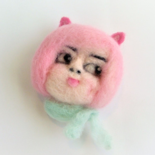 ウールフェルトハンドメイドピン-リアルなキャラクターシリーズ-ピンク