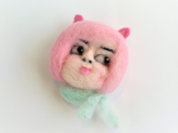 ウールフェルトハンドメイドピン-リアルなキャラクターシリーズ-ピンク