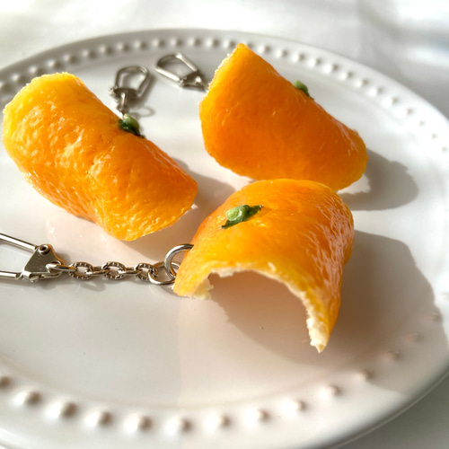 人気‼︎ みかんの皮だけ キーホルダー 食品サンプル オレンジ フェイク