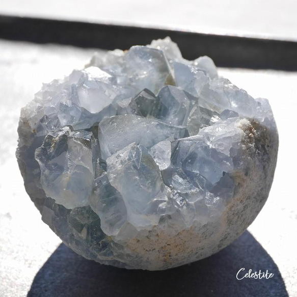 天然石 約268g約60mmセレスタイト(マダガスカル産)半球原石結晶ぎっしり天青石[ce-220304-01] 1枚目の画像