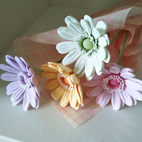 専用フラワーアレンジ　ガーベラ ガーベラ4色ミックスを束ねたアレンジメント｜商品詳細