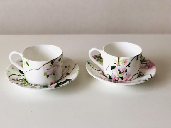 受注生産　ペア絵柄違い　八重桜とメジロのカップとソーサ―　２客セット 14枚目の画像
