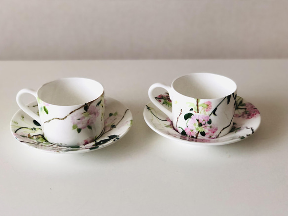 受注生産　ペア絵柄違い　八重桜とメジロのカップとソーサ―　２客セット 15枚目の画像