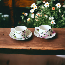 受注生産　ペア絵柄違い　八重桜とメジロのカップとソーサ―　２客セット 3枚目の画像