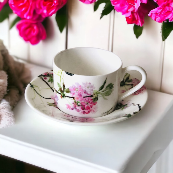 受注生産　ペア絵柄違い　八重桜とメジロのカップとソーサ―　２客セット 5枚目の画像