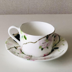 受注生産　ペア絵柄違い　八重桜とメジロのカップとソーサ―　２客セット 17枚目の画像