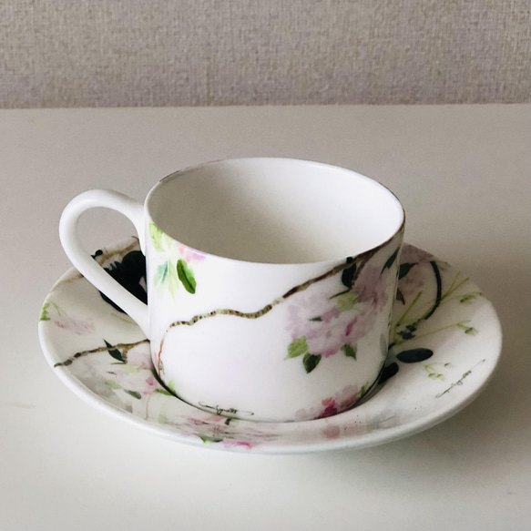 受注生産　ペア絵柄違い　八重桜とメジロのカップとソーサ―　２客セット 17枚目の画像