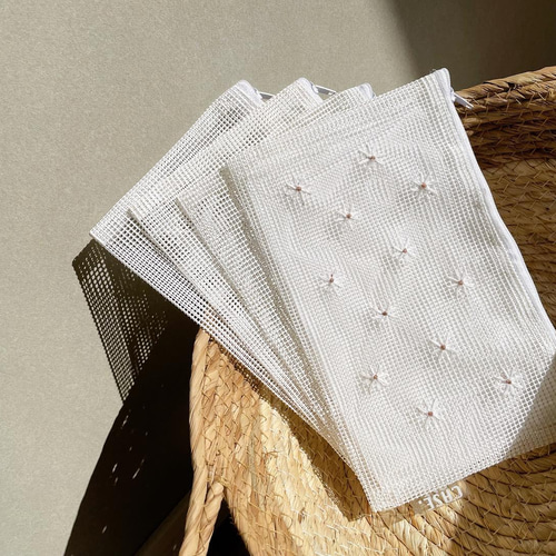 ホワイトフラワーメッシュポーチ ホワイト フラワー メッシュポーチ ポーチ 収納 可愛い 可愛いポーチ