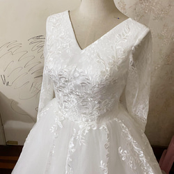 上品！ウエディングドレス 上品透け袖  魅惑の花レース編み上げ  華やかなトレーン  プリンセスライン  結婚式/披露宴 2枚目の画像