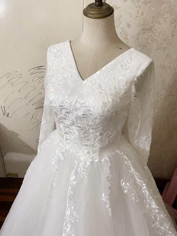 上品！ウエディングドレス 上品透け袖  魅惑の花レース編み上げ  華やかなトレーン  プリンセスライン  結婚式/披露宴 2枚目の画像
