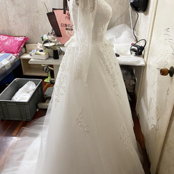 優雅的！婚紗 優雅的透明袖子 魔法花蕾絲繫帶 華麗的火車 公主線 婚禮/招待會 第5張的照片