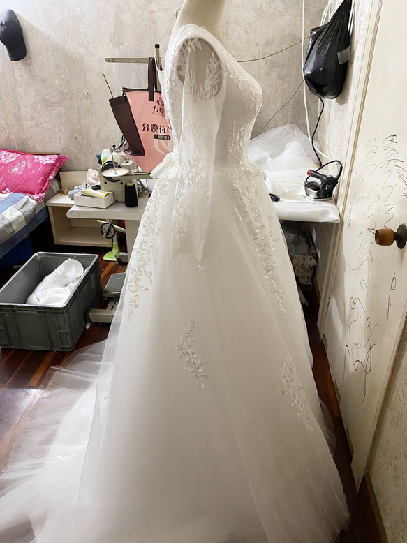 上品！ウエディングドレス 上品透け袖  魅惑の花レース編み上げ  華やかなトレーン  プリンセスライン  結婚式/披露宴 5枚目の画像