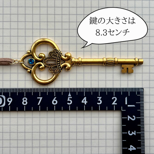 大きな鍵のロングネックレス ゴールド アンティーク風 ネックレス