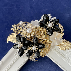 no.81 刺繍リボンとボタンカボションの華やかポニーフック2点セット✩.*˚ インド刺繍リボンポニーフック ポニーフック・ヘアカフス mikan工房