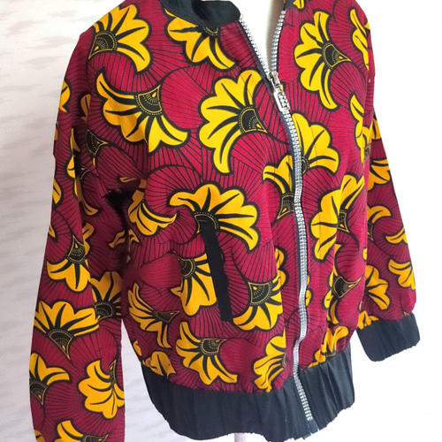 ブラックフレイム　刺繍　マリア像　MA-1　ブルゾン　カーキー色　裏地総柄 osharewalker（オシャレウォーカー）の「【廃盤】『花柄刺繍