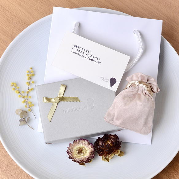 Mimosa 鉤形耳環長款啞光 14kgf 金色禮物生日禮物禮品包裝 第6張的照片