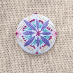 【受注製作】花菱柄の刺繍ブローチ 5枚目の画像