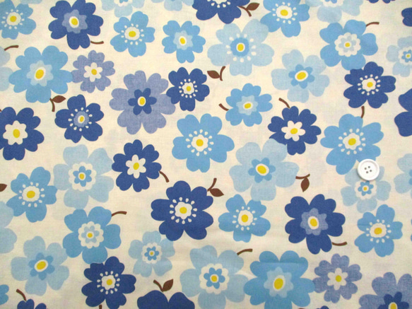 シーチング北欧調の花　生成地ｘ水色とブルー系(1401-56）写真のバッグはイメージですのでキット商品ではありません 2枚目の画像