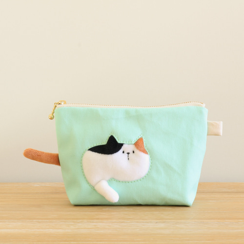 ポーチを通り抜けていく猫のポーチ （三毛猫 ミントグリーン 小物入れ