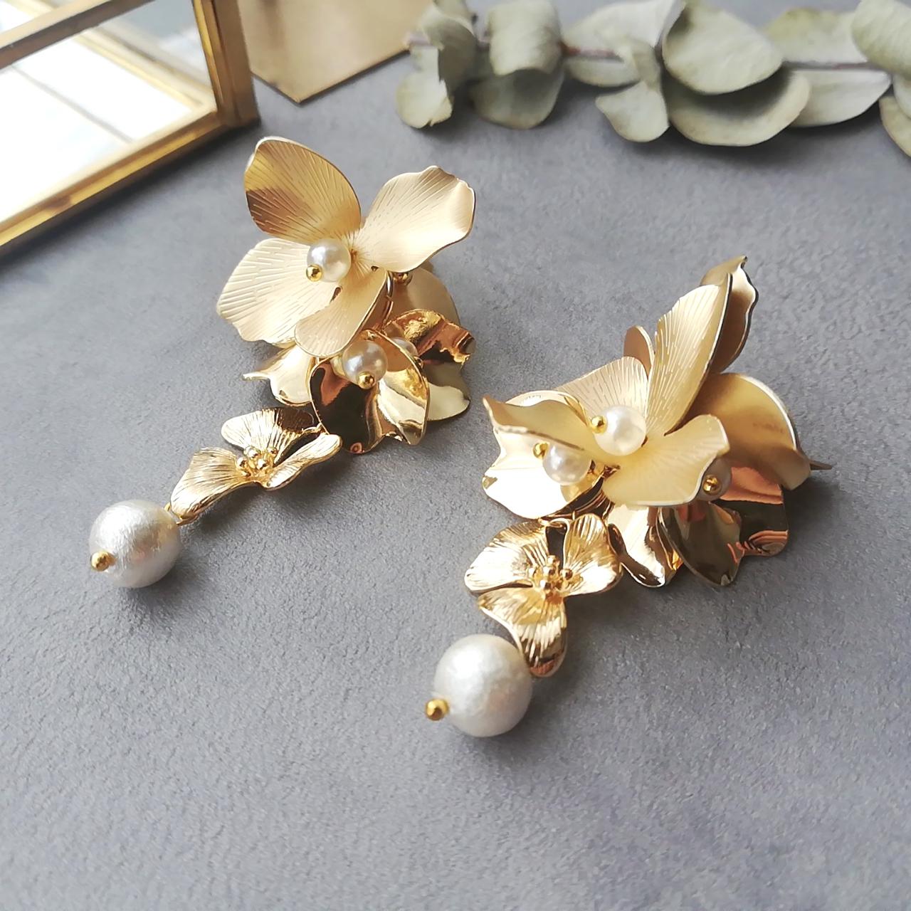 【特集掲載】マット ゴールド  華やか 大ぶり 結婚式 ウェディング ブライダル ピアス イヤリング アクセサリー