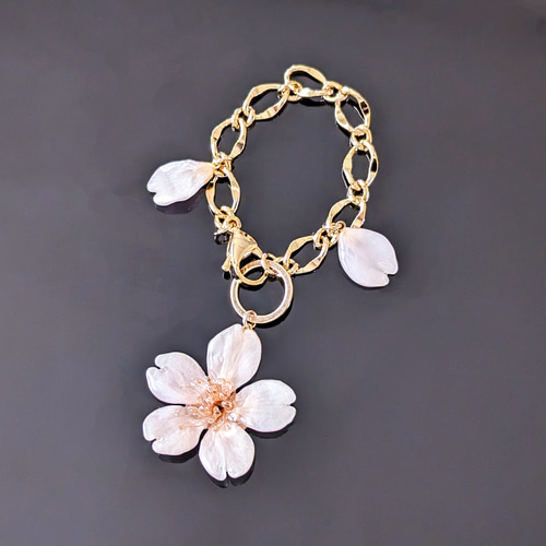 ＃284 マリンブルー✴ステンドグラス✴桜✴レジンヘアゴムキーホルダーブローチ 284 マリンブルー✴ステンドグラス✴桜✴レジンヘアゴムキーホルダー