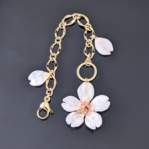 桜の陶芸小物と天然石のワイヤーアクセサリー、バッグチャーム
