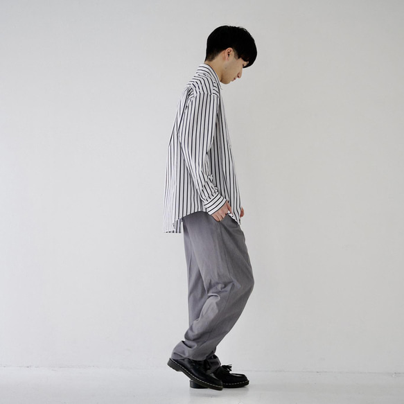 Morino Gakko 舒適條紋襯衫 (白色 x 炭灰色) 男士襯衫 超大襯衫 第13張的照片