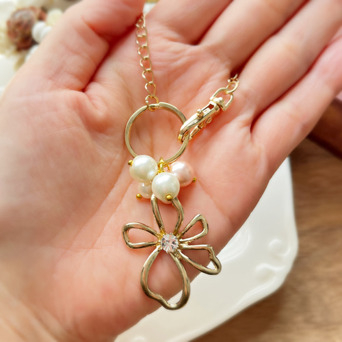 美品 Y's フラワーブローチ バッグチャーム ホワイト レザー レディース 美品 Y's フラワーブローチ バッグチャーム ホワイト レザー