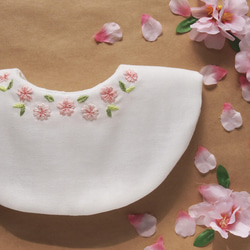 再販②!〖選べる!＆名前入れOK!〗降りそそぐ虹の刺繍スタイ スタイ