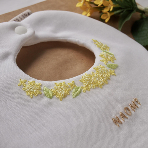 再販!〖選べる!＆お名前OK!〗菜の花のネックレス風刺繍スタイ スタイ
