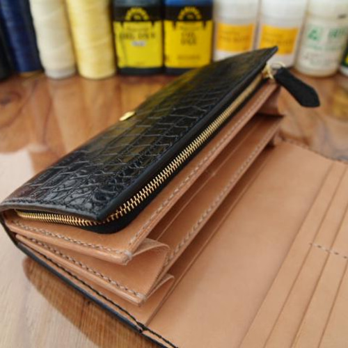 オーダー】【大容量】一枚革のクロコダイル本革とサドルを使った