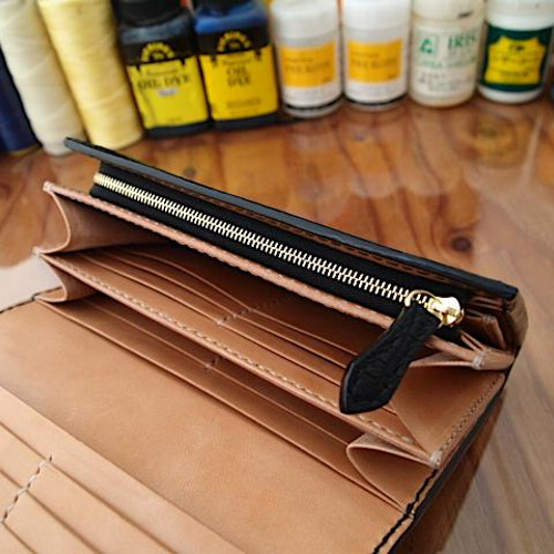 オーダー】【大容量】一枚革のクロコダイル本革とサドルを使ったボタン