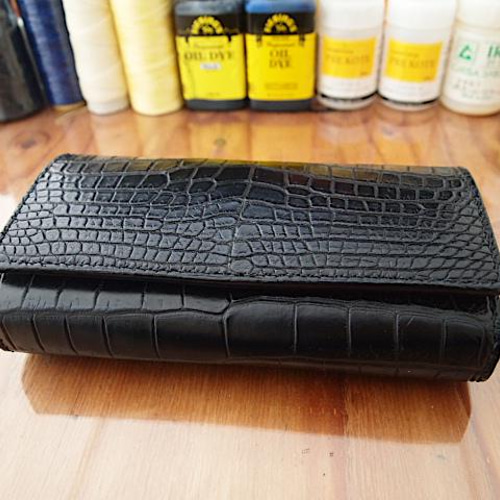 オーダー】【大容量】一枚革のクロコダイル本革とサドルを使ったボタン