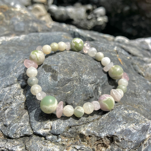 前向きさと癒し 桜餅カラーのラピスネバダ天然石ブレスレット くすみ