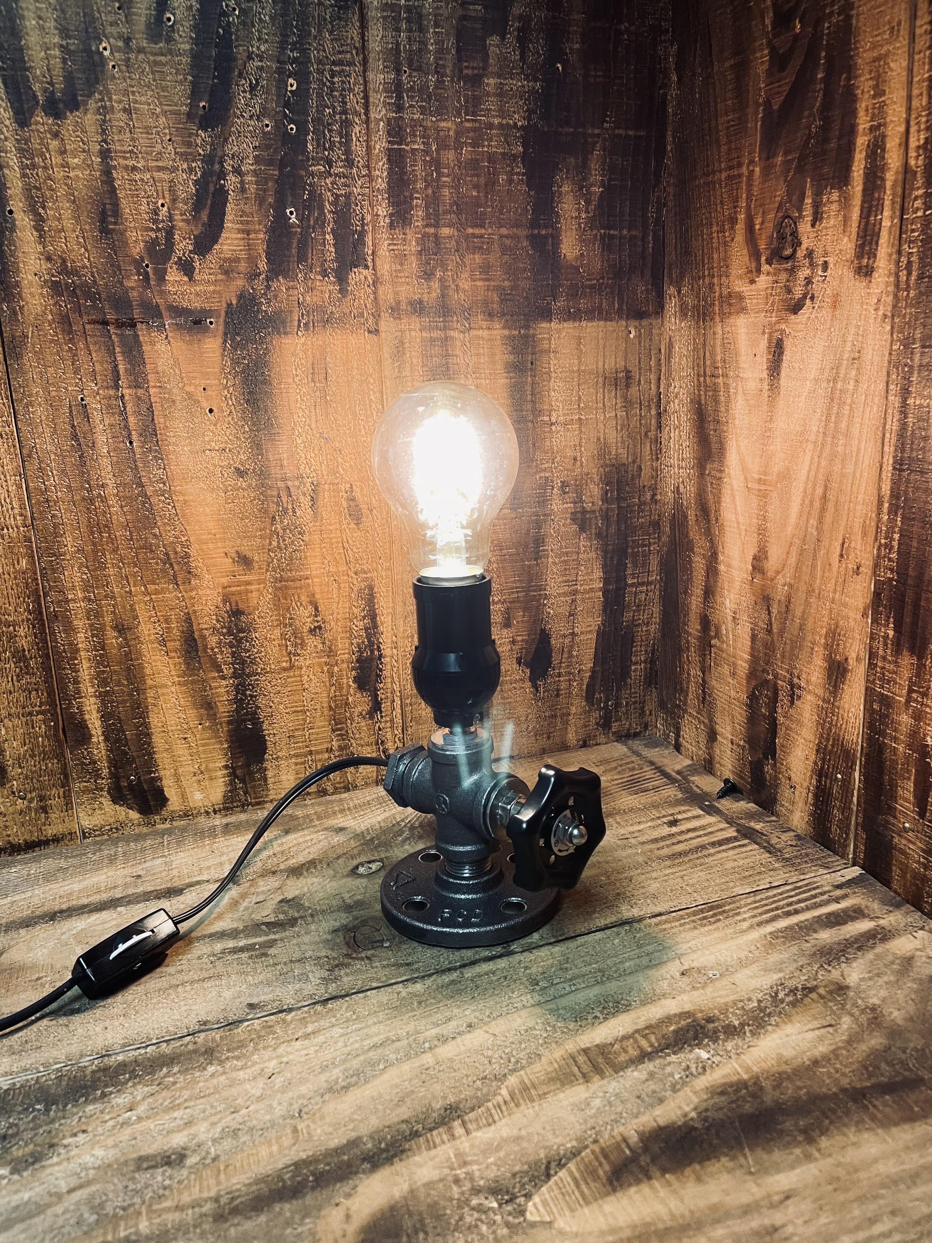 インダストリアル、工業系・スタンドライト アルミ製インダストリアル（工業系）スタンドライト フランス