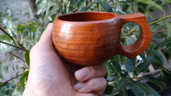 　　花梨の一木彫りコーヒーカップ マット仕上げ 1枚目の画像