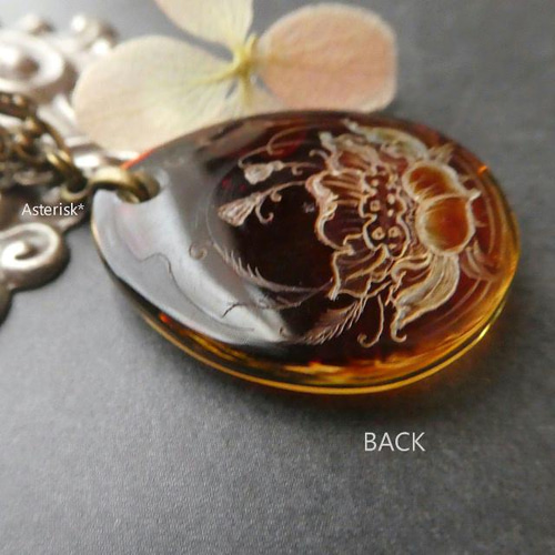 天然琥珀＞ブルーアンバー 蓮の花 インタリオ Amber Intaglio