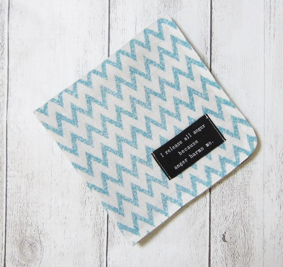 大人のガーゼハンカチ☆クレヨン風ギザギザボーダー・サックスブルー（24㎝×24㎝） 2枚目の画像