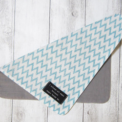 大人のガーゼハンカチ☆クレヨン風ギザギザボーダー・サックスブルー（24㎝×24㎝） 3枚目の画像