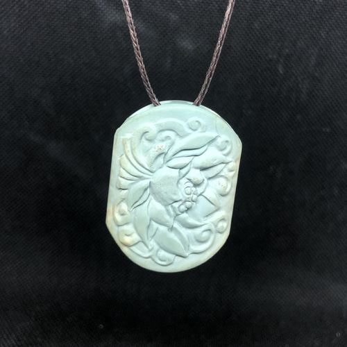 常例月一大奉仕一品　最上級ロンカン翡翠貝 常例月一大奉仕一品 最上級ロンカン翡翠貝 ネックレス・ペンダント