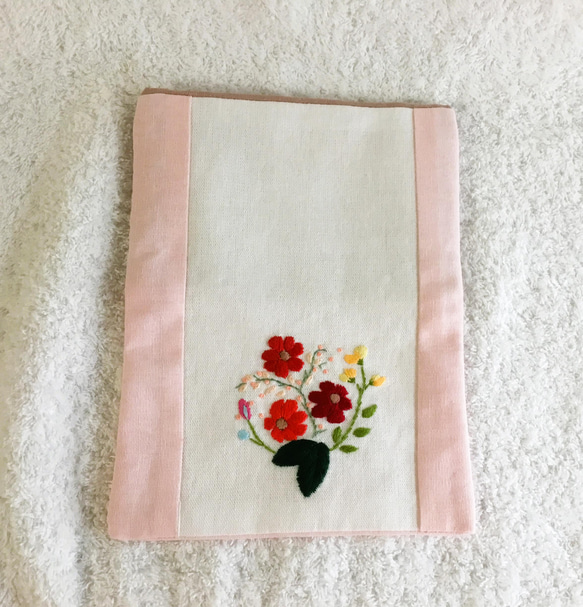 花刺繍のミニポーチ（シルクスナップ付き） 3枚目の画像