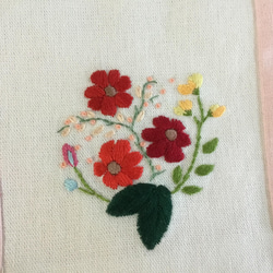 花刺繍のミニポーチ（シルクスナップ付き） 2枚目の画像