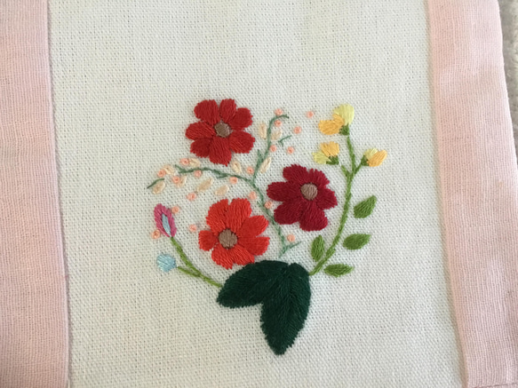 花刺繍のミニポーチ（シルクスナップ付き） 2枚目の画像