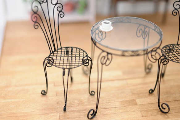 ミニチュア家具　テーブル＆椅子セット 5枚目の画像